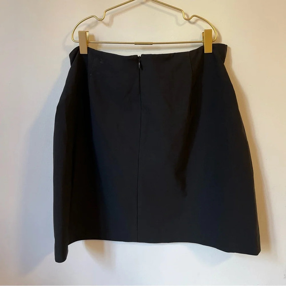 Cache Black mini short Skirt with silver belt size 8 - Picture 5 of 9